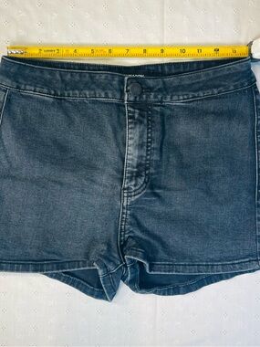 Ashley Mason Women's Dark Wash Denim High-Rise Jean Shorts